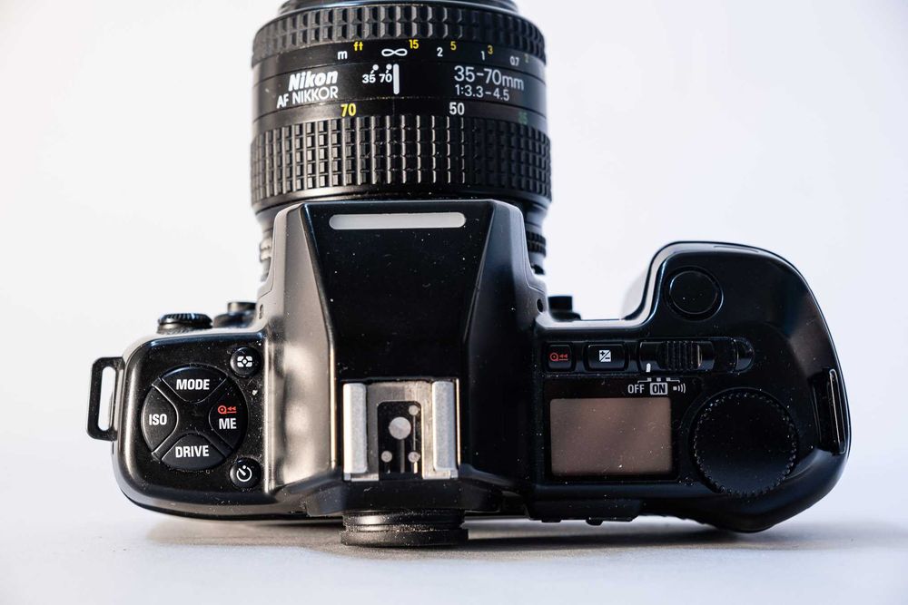 [BDB STAN] aparat analog NIKON F-801s Auto Focus lustrzanka zoom 35-70