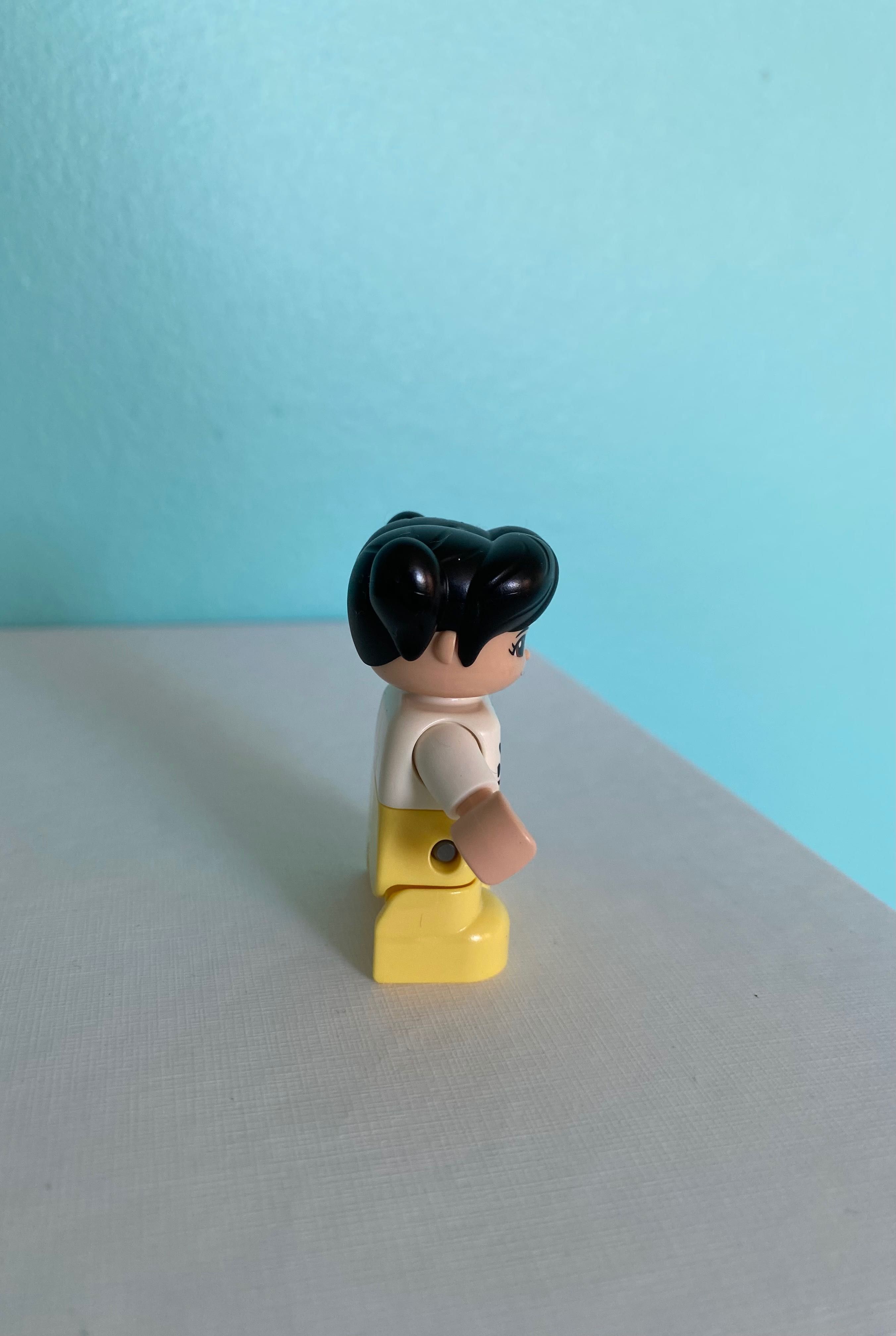 Figurka Lego Duplo dziewczynka z czarnymi włosami