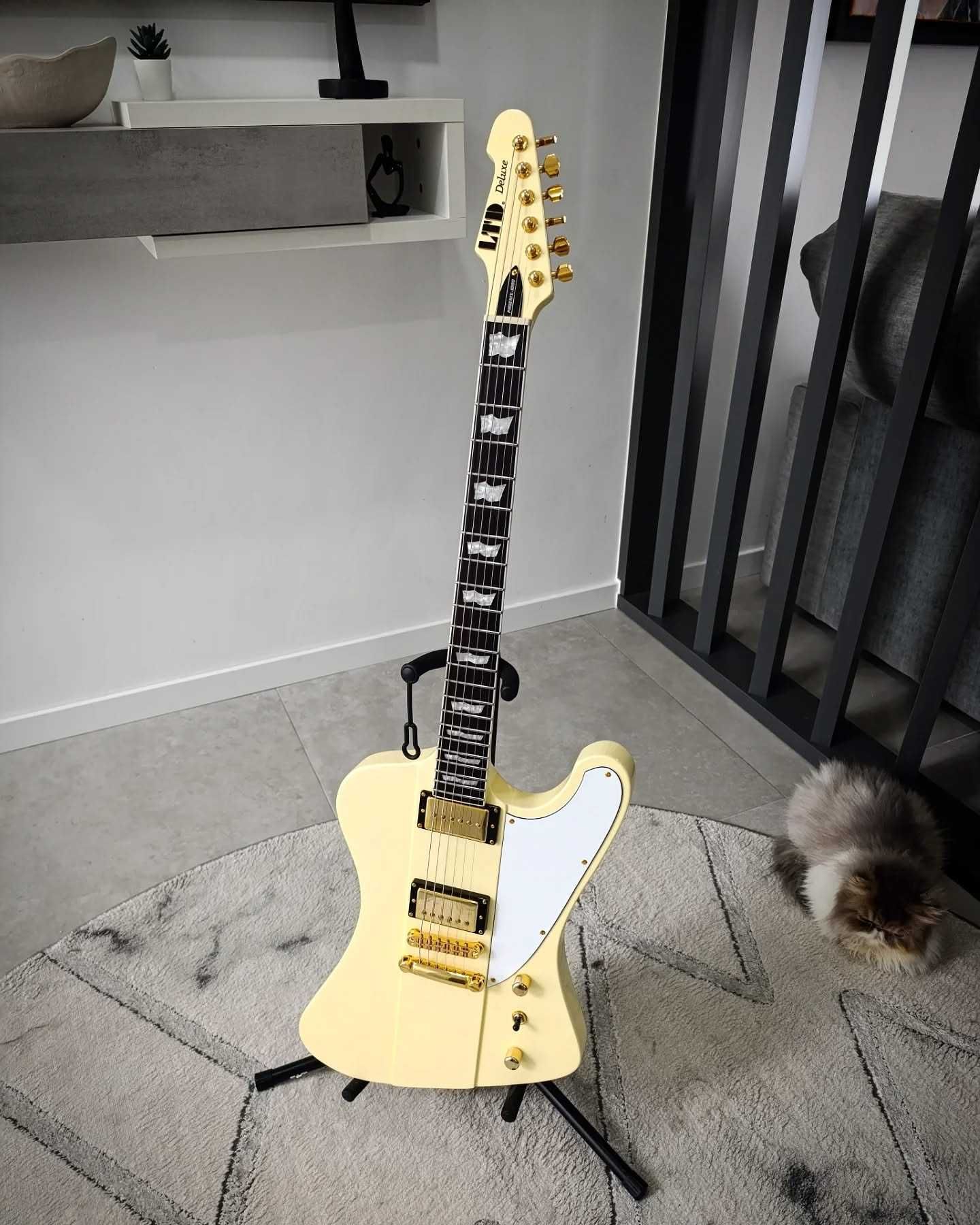 Guitarra LTD ESP phoenix 1000 deluxe