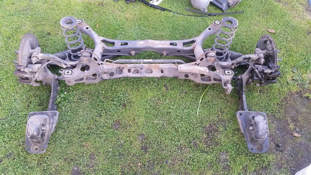 Passat B8 Superb 3 Sanki kołyska trawers wózek belka oś 3Q0505.106B