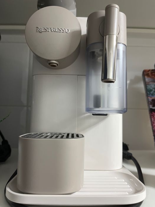 Máquina café Delonghi Nespresso