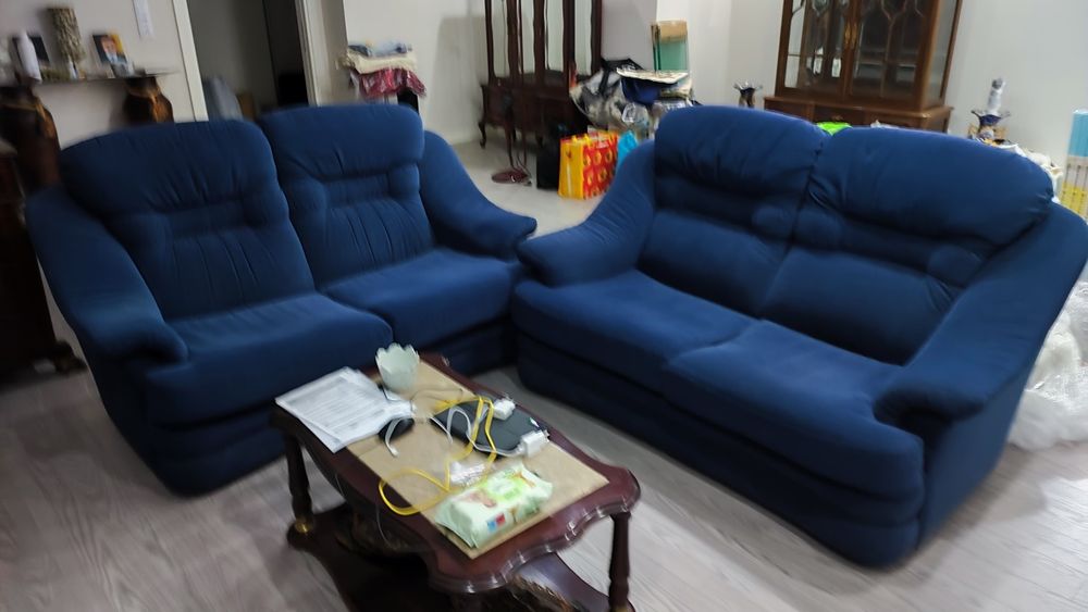 2 Sofás Cama Azul veludo 2 lugares sem defeitos. 1,60 X 0,80 X 1,00