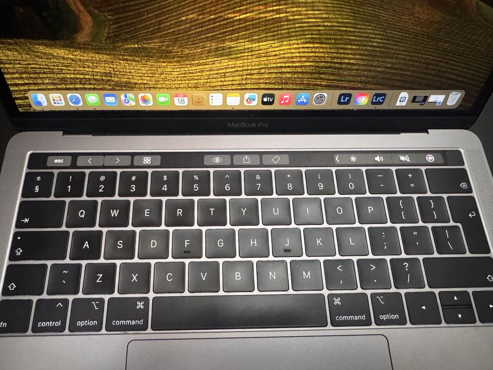 Macbook Pro 13” stan idealny 250 GB Touch bar