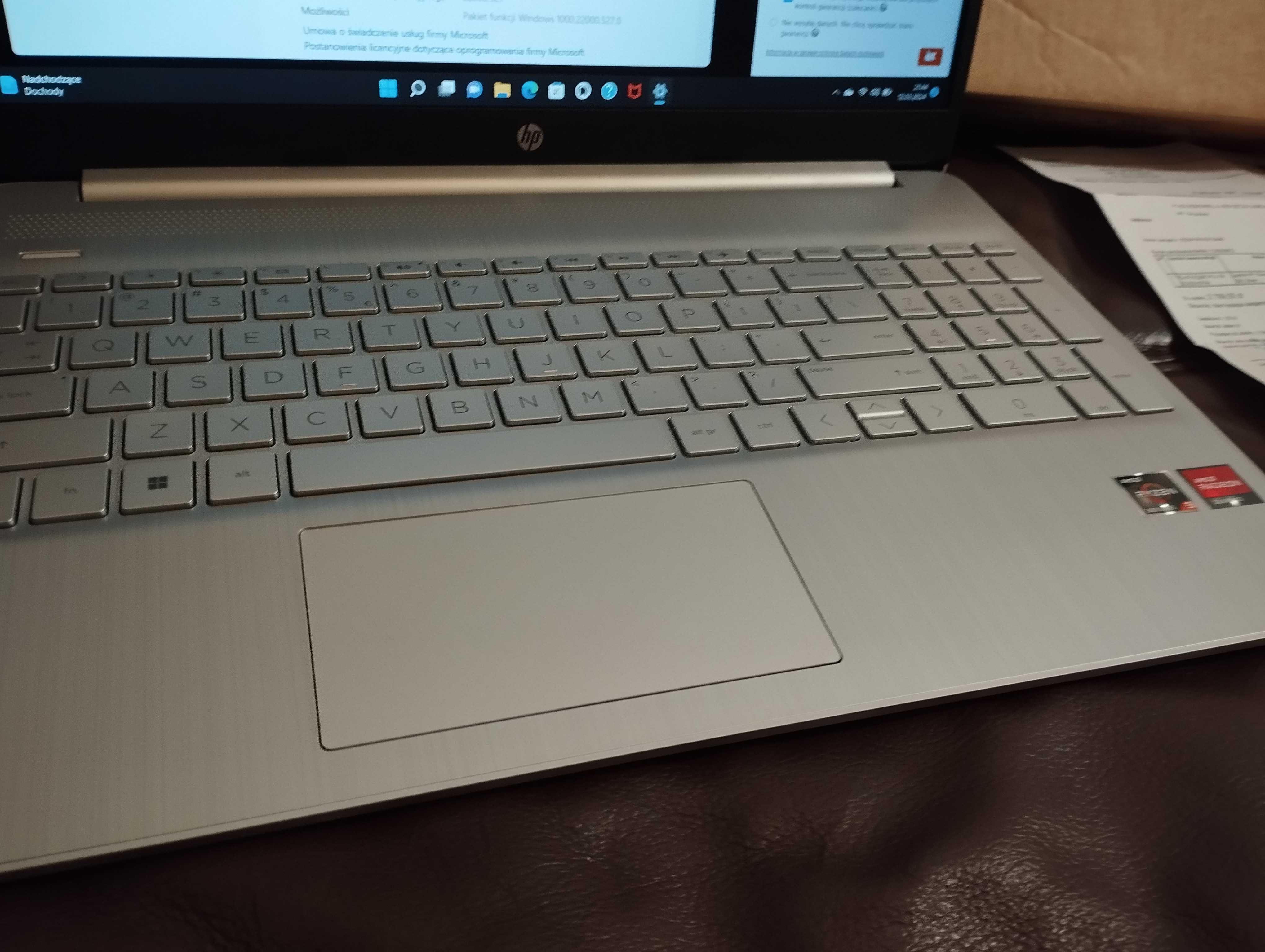 Laptop HP 15s-eq2470nw 15,6" AMD Ryzen 3 8 GB/512 GB, FHD
