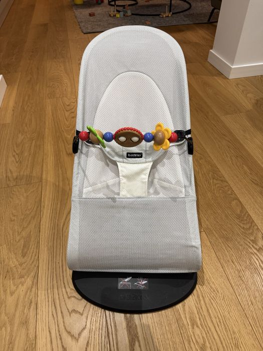 Bujaczek Babybjorn Balance soft/siateczka MESH + zabawka