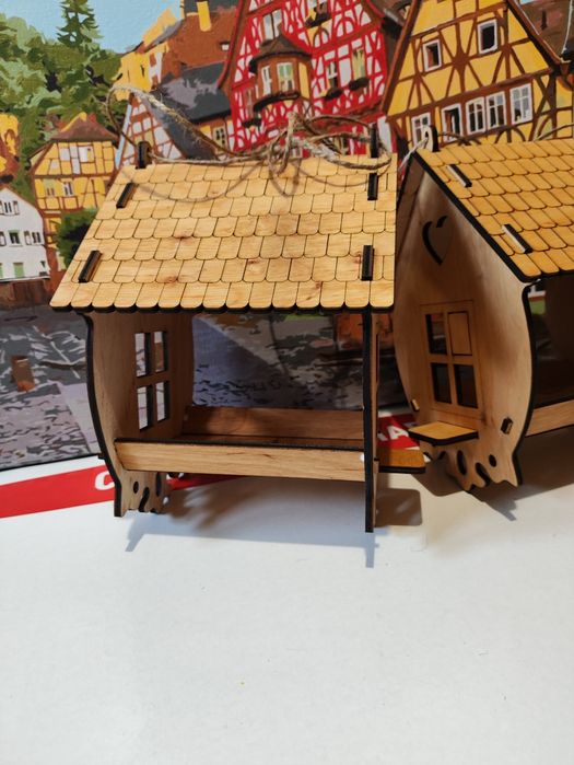 Годівничка для птахів з дерева