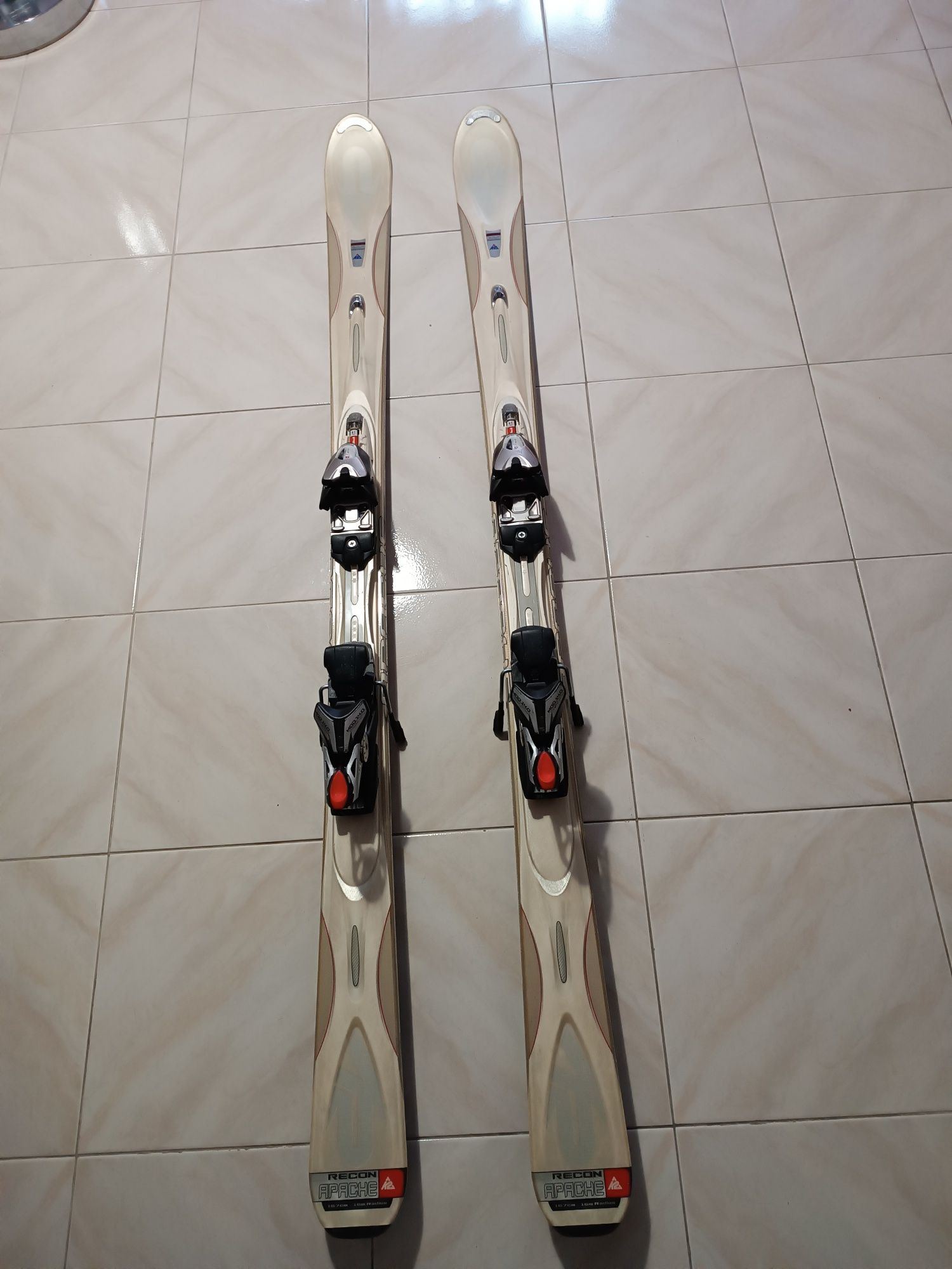 Skis k2 Apache já com cera