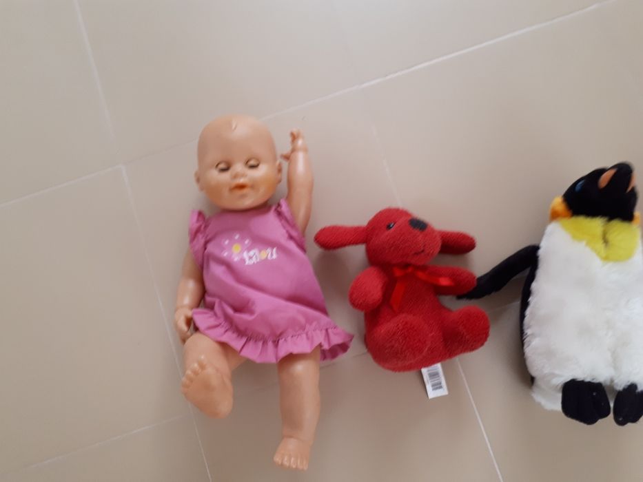 Peluches e boneca