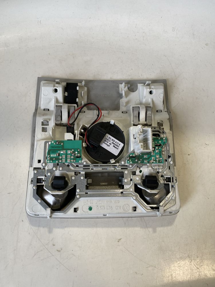 Lampka oświetlenie kabiny VW passat b6 szyberdach 1K0.947.105Q