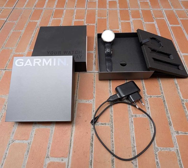 Smartwatch híbrido. Garmin vívomove Luxe