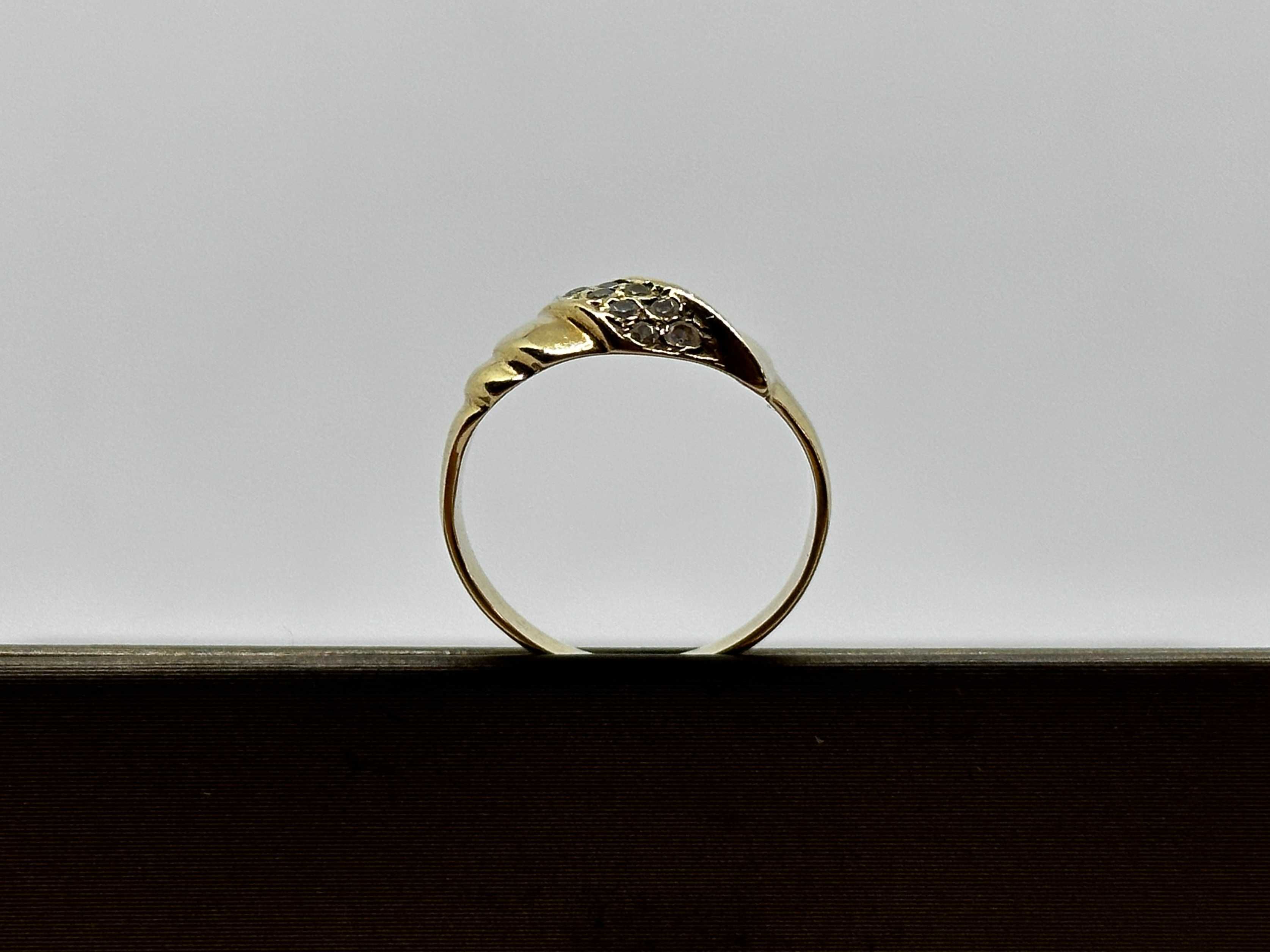 Wyjątkowy złoty pierścionek  p583 R-14