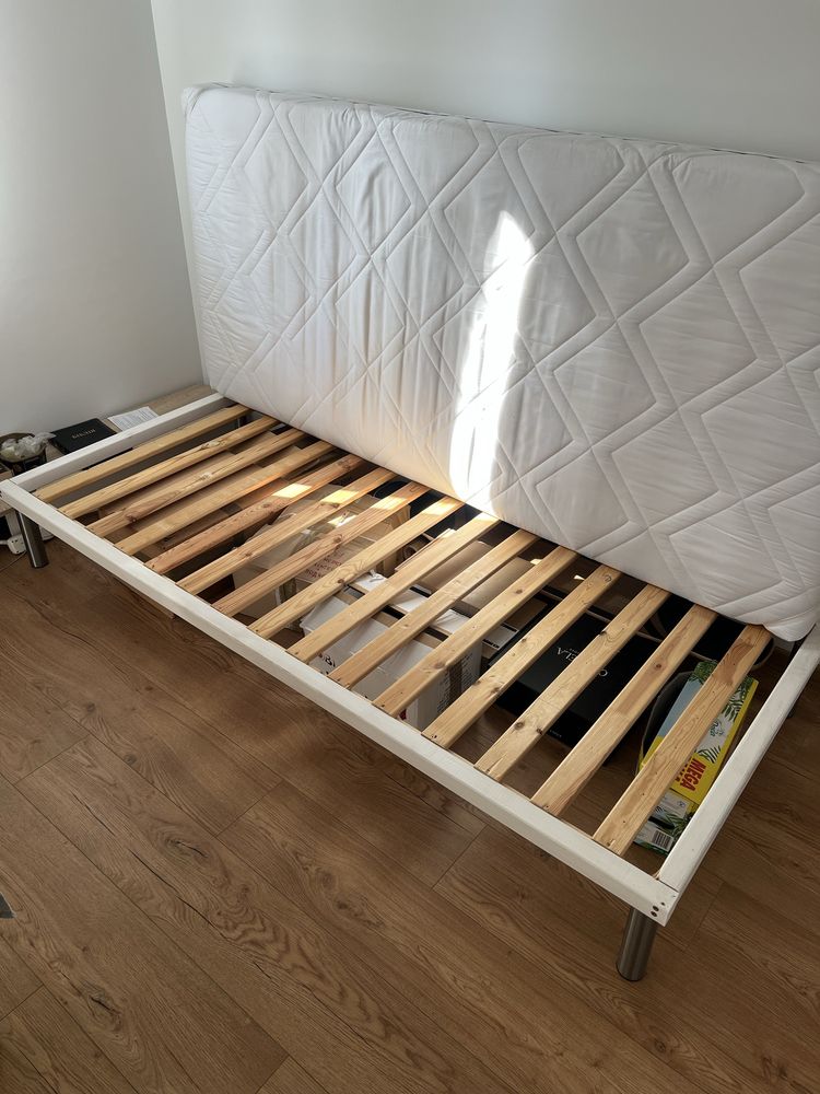 Sprzedam łóżko z materacem 90x200