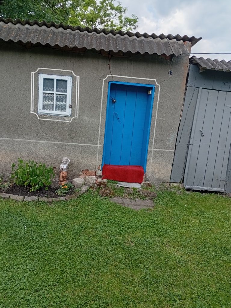 Продам хату по головній дорозі!