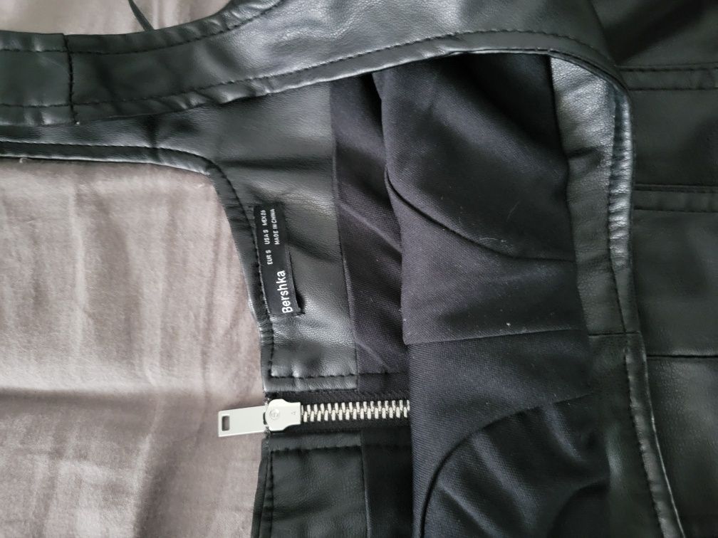 Vestido de cabedal