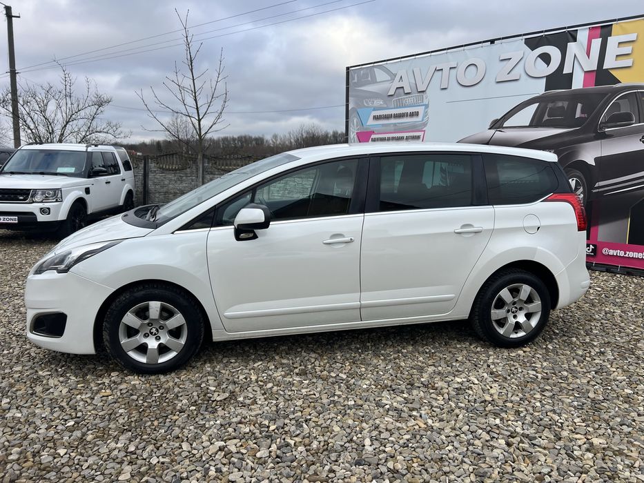 Сімейна машина в дуже гарному стані за всіма деталями телефонуйте