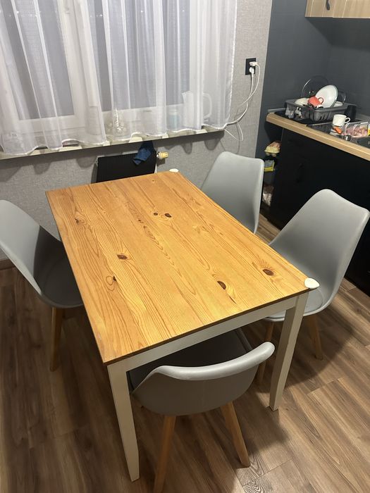Zestaw stół i 4 krzesełka