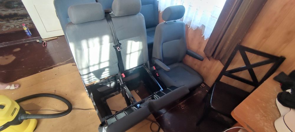 Komplet foteli VW T5 caravela stan bardzo dobry dziewięco osobowy