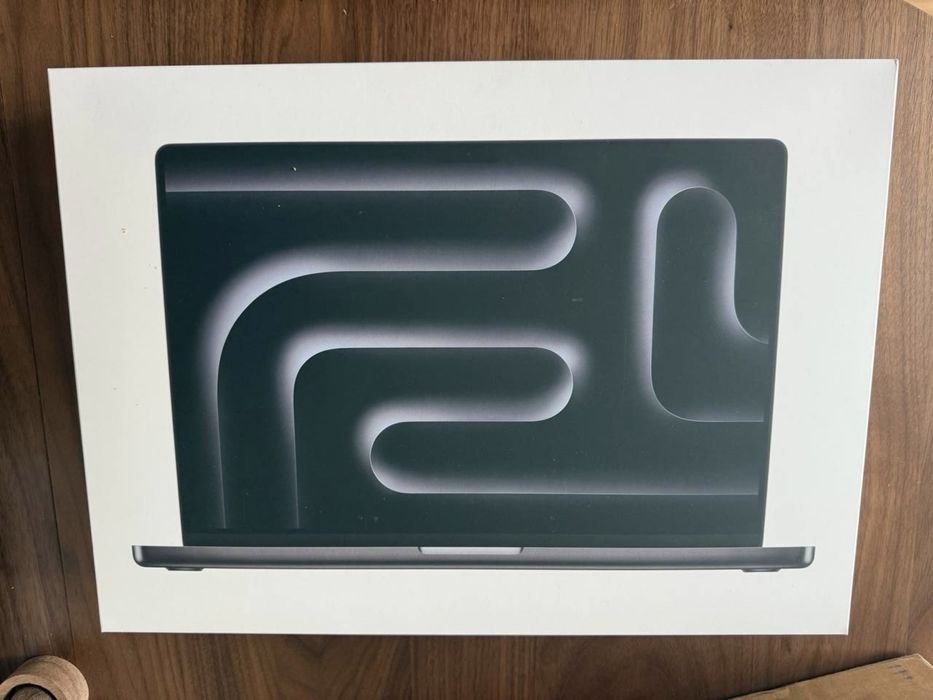 Apple Macbook Pro 16 2024 M4 Max 16/40C 64GB RAM 4TB SSD Space Black