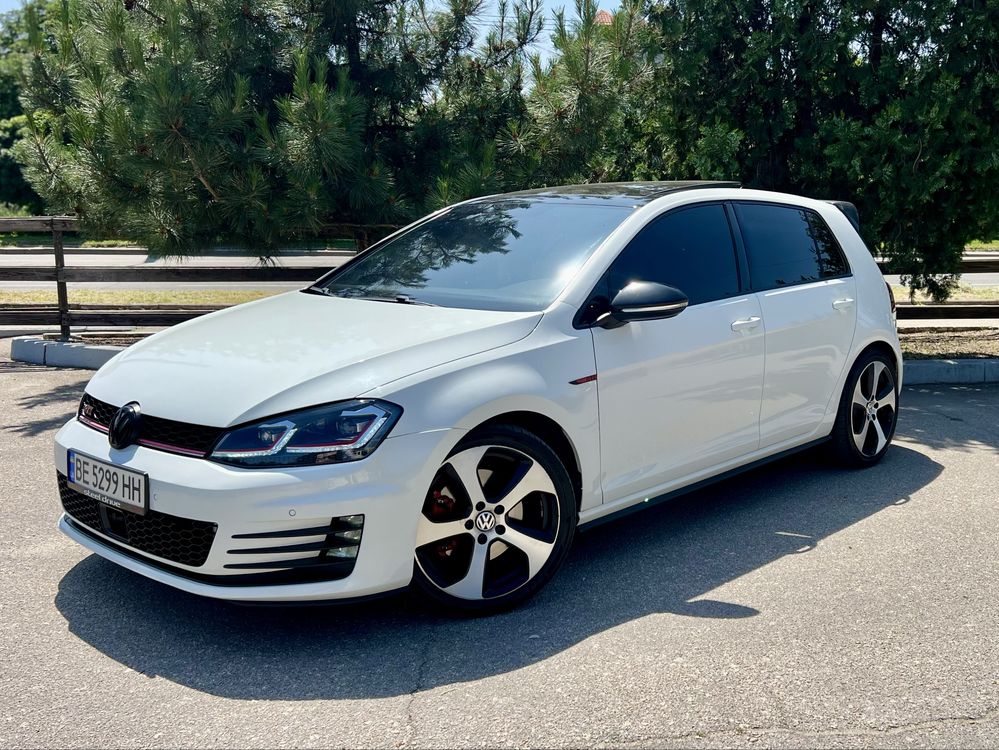 Продам Volkswagen Golf 7 GTI 2015 рік