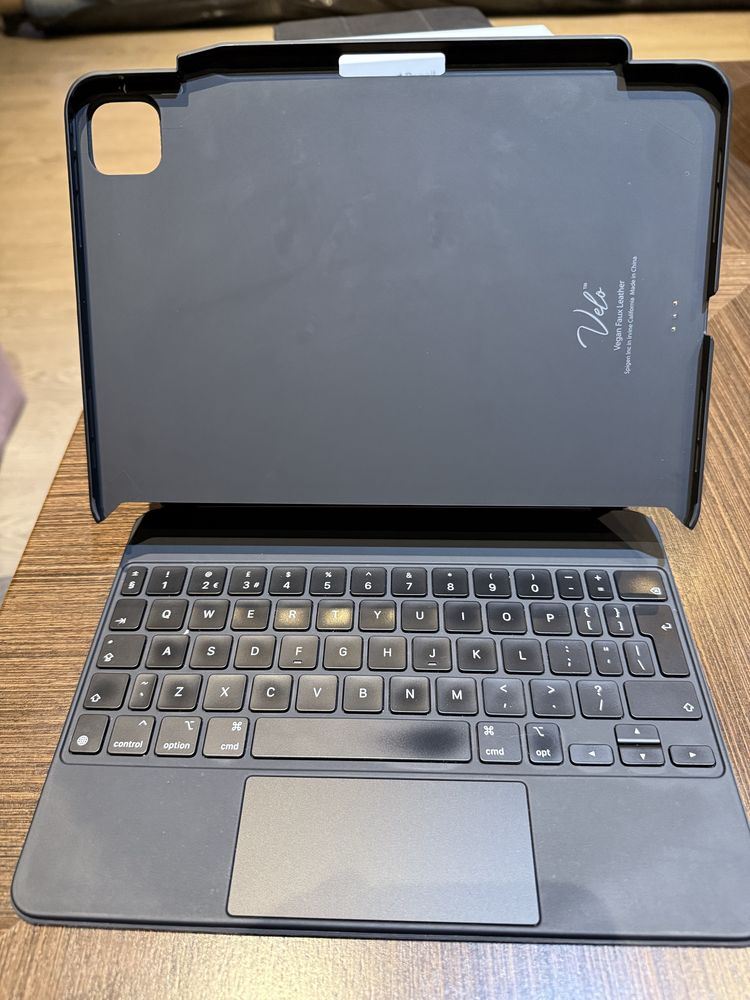 Klawiatura Magic Keyboard do iPad Pro 1, 2, 3 i 4 gen plus etui Spigen