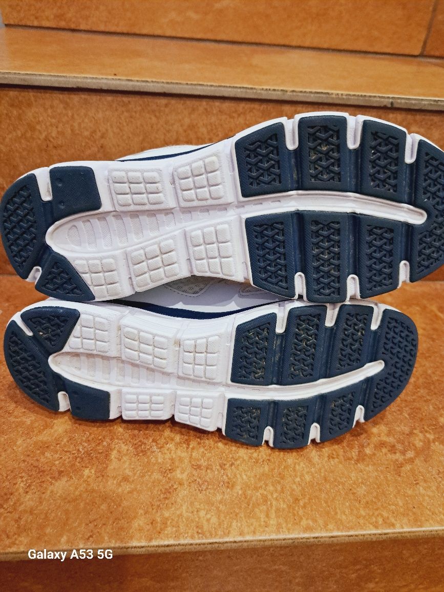 Buty adidas uniwersalne.