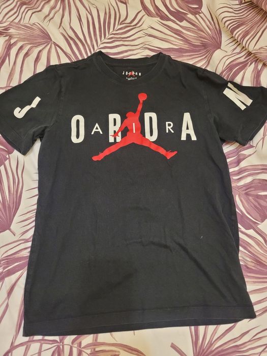 Sprzedam używaną koszulkę Jordana