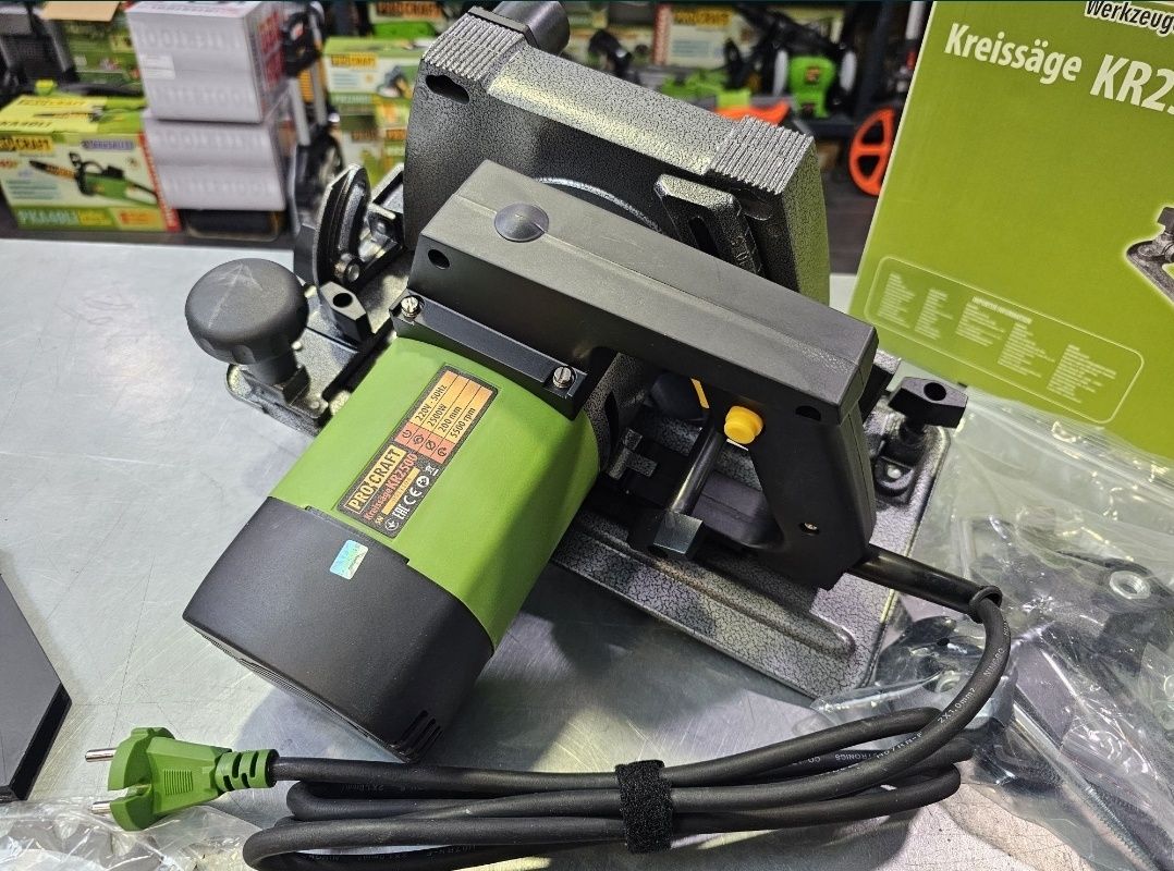Пила Дисковая ProCraft 2500Вт +Крепление к столу +Пылеотвод 200Диск