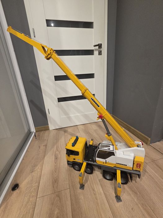 Dźwig Liebherr zabawka firmy bruder. Odbiór  Tylko osobisty