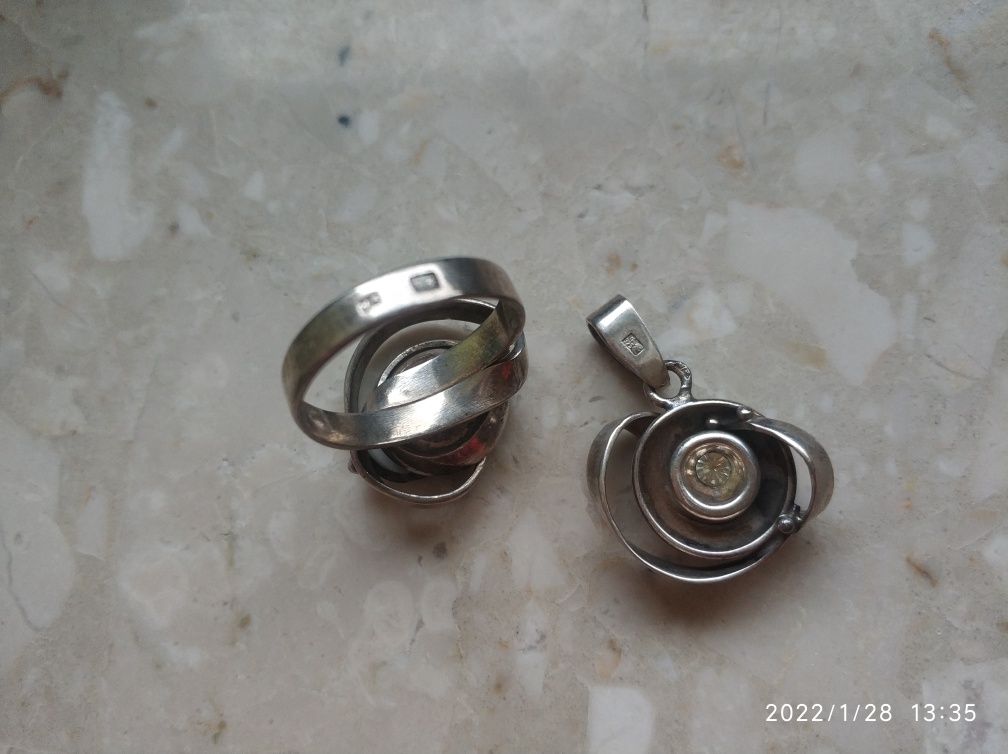 Komplet srebrny wisiorek zawieszka i pierścionek z cyrkonią 22 23