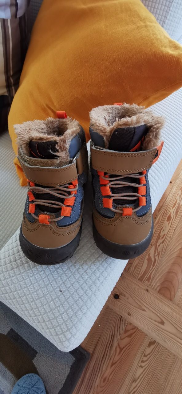 Botas para criança - tamanho 25