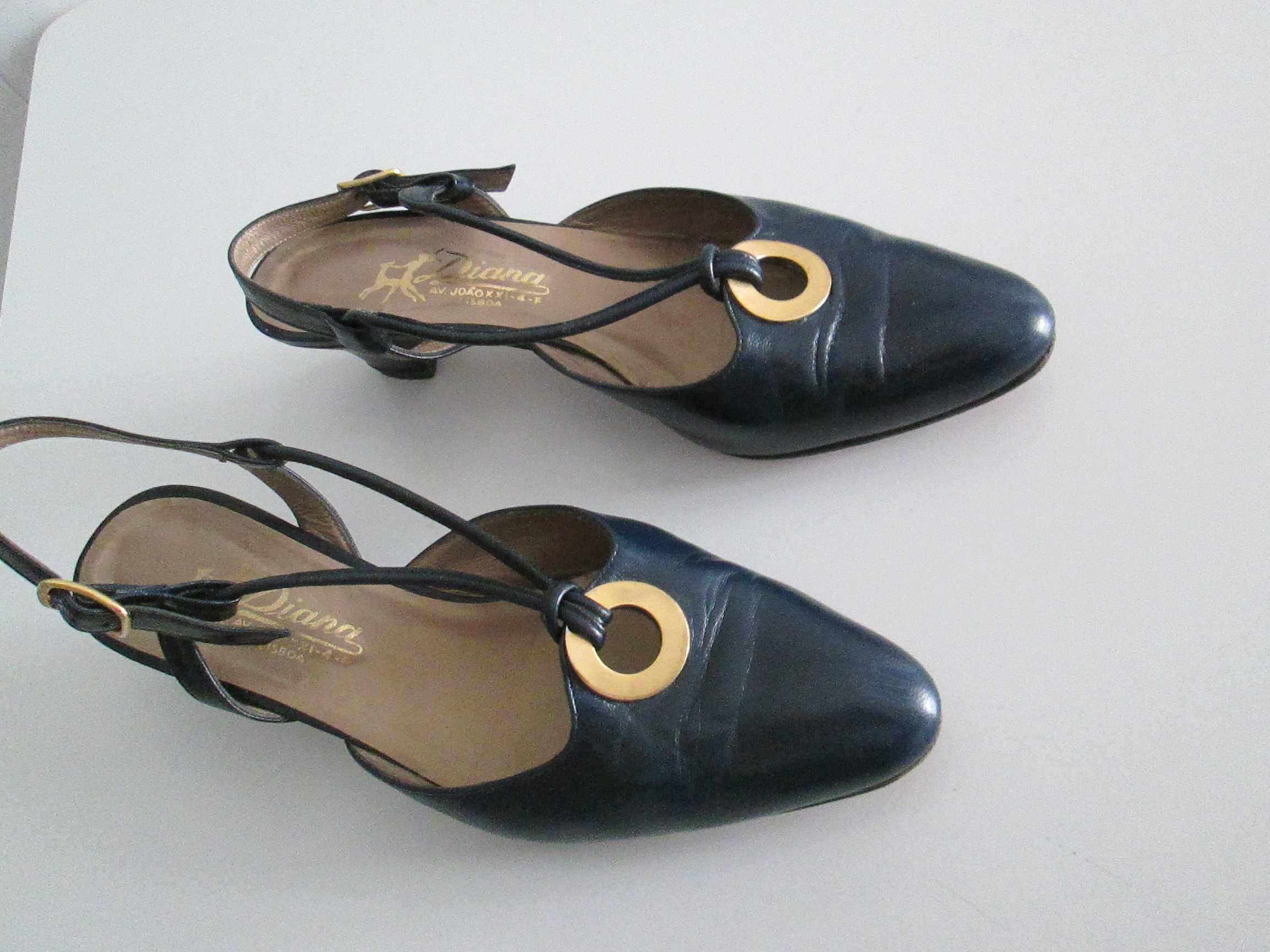 Sapatos azuis escuro em pele tamanho 36