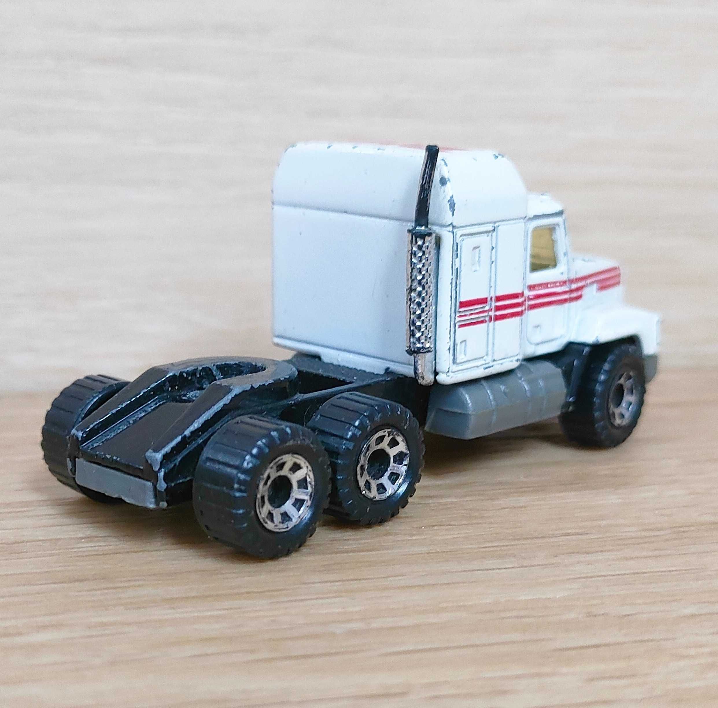 Matchbox MACK CH600.