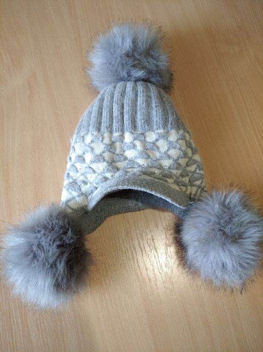 Шапка с помпоном натуральный мех и состав на девочку