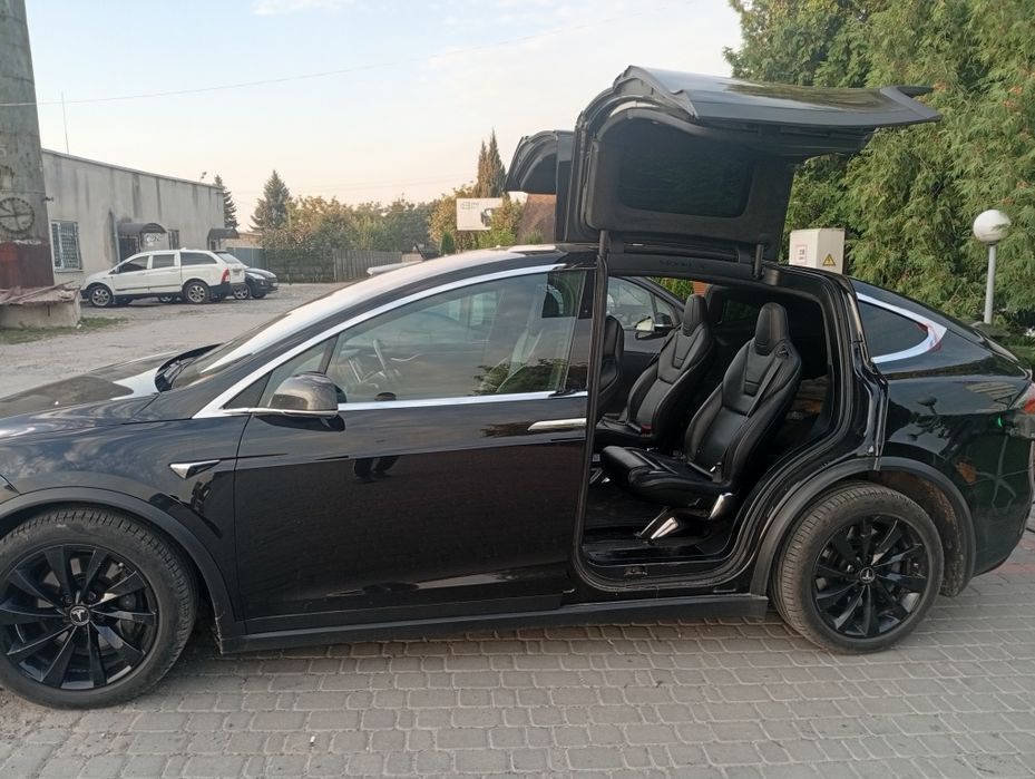 Оренда авто на святкові заходи весілля свадьба Тесла мерседес BMW