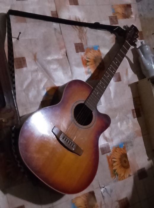Продам гитара шистиструную