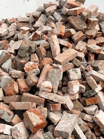 Gruz rozbiorkowy kruszywo ceglane na utwardzenie terenu drogi czysty