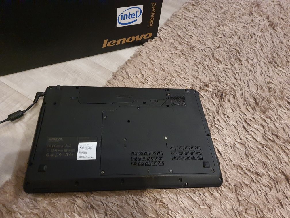 Нутбук Lenovo ideapad Z560