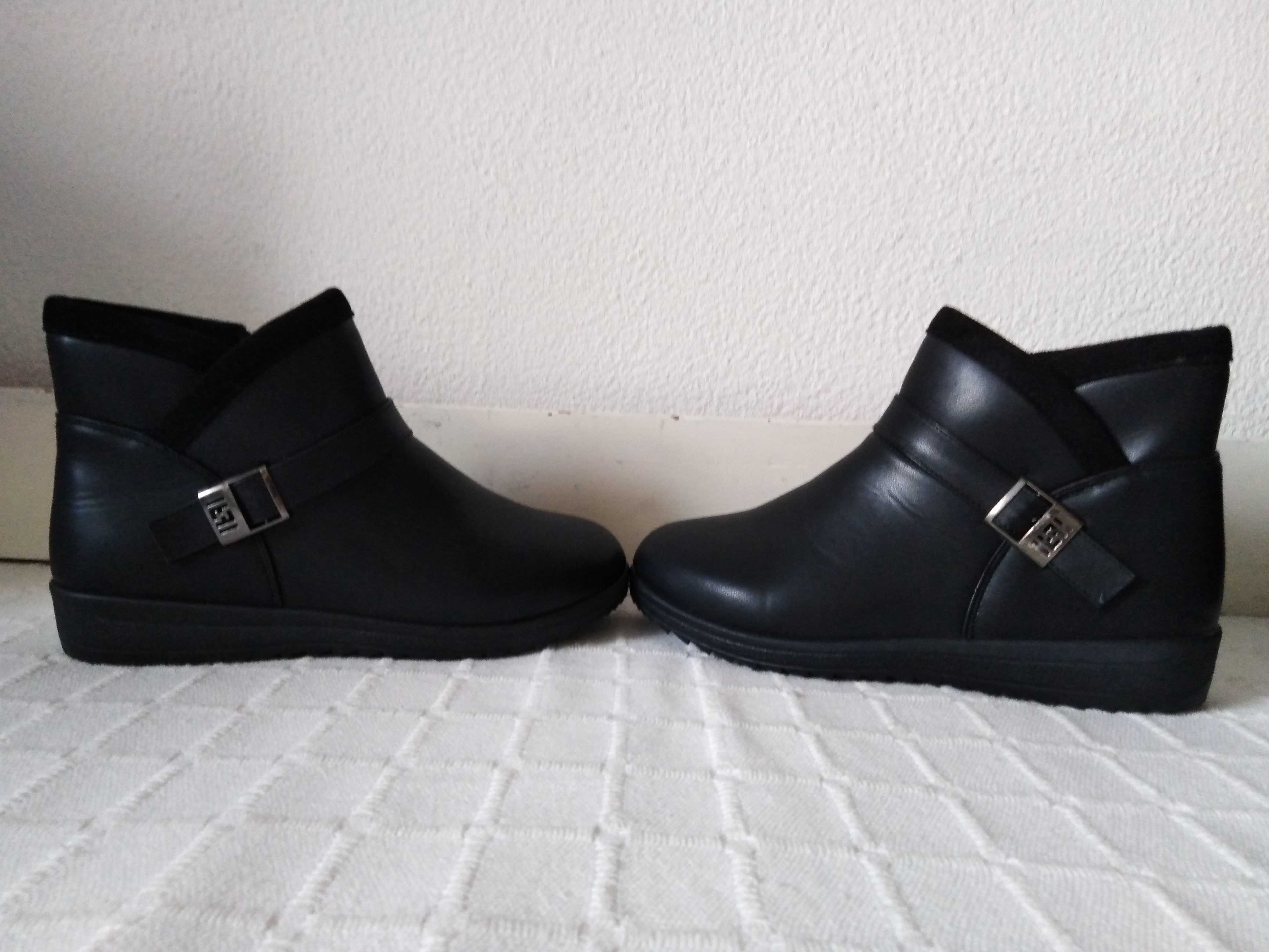 Botas Botins Negros Tamanho 38-39