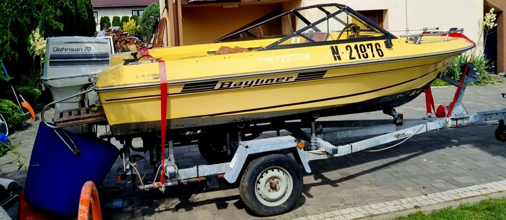 Motorówka Bayliner z silnikiem Johnson 70KM i  przyczepką