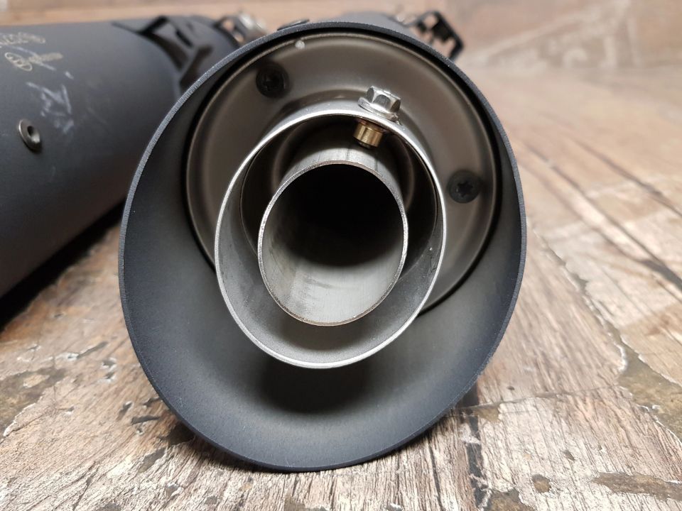 Fabrycznie nowe tłumiki Akrapovic Harley Davidson Sportster
