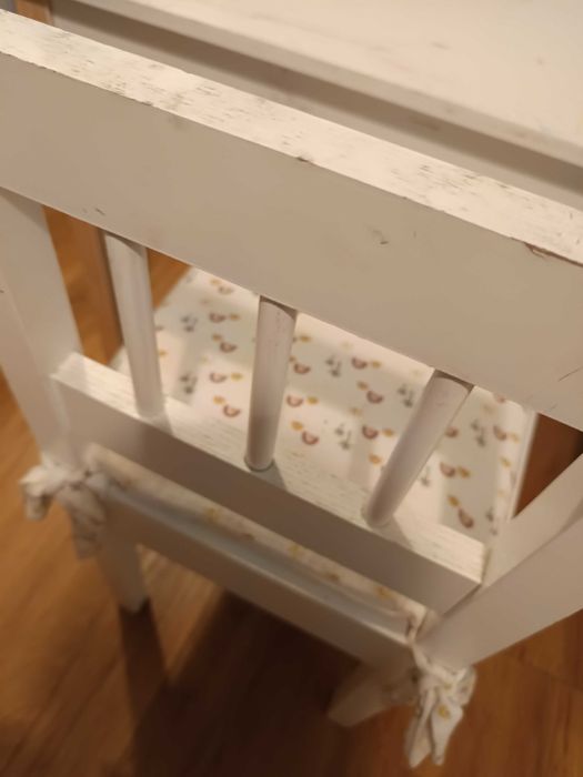 Mesa e cadeiras de criança