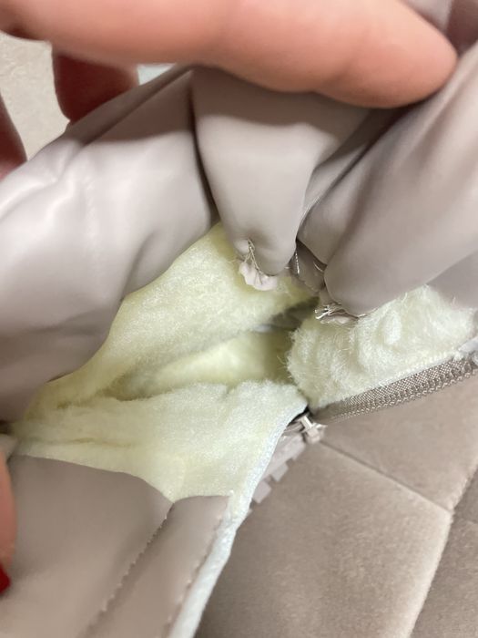 Зимові черевики на дівчинку