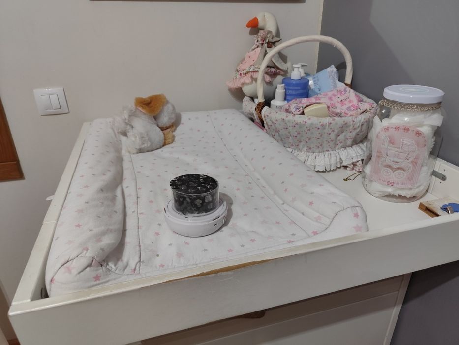 Trocador para bebé com arrumação