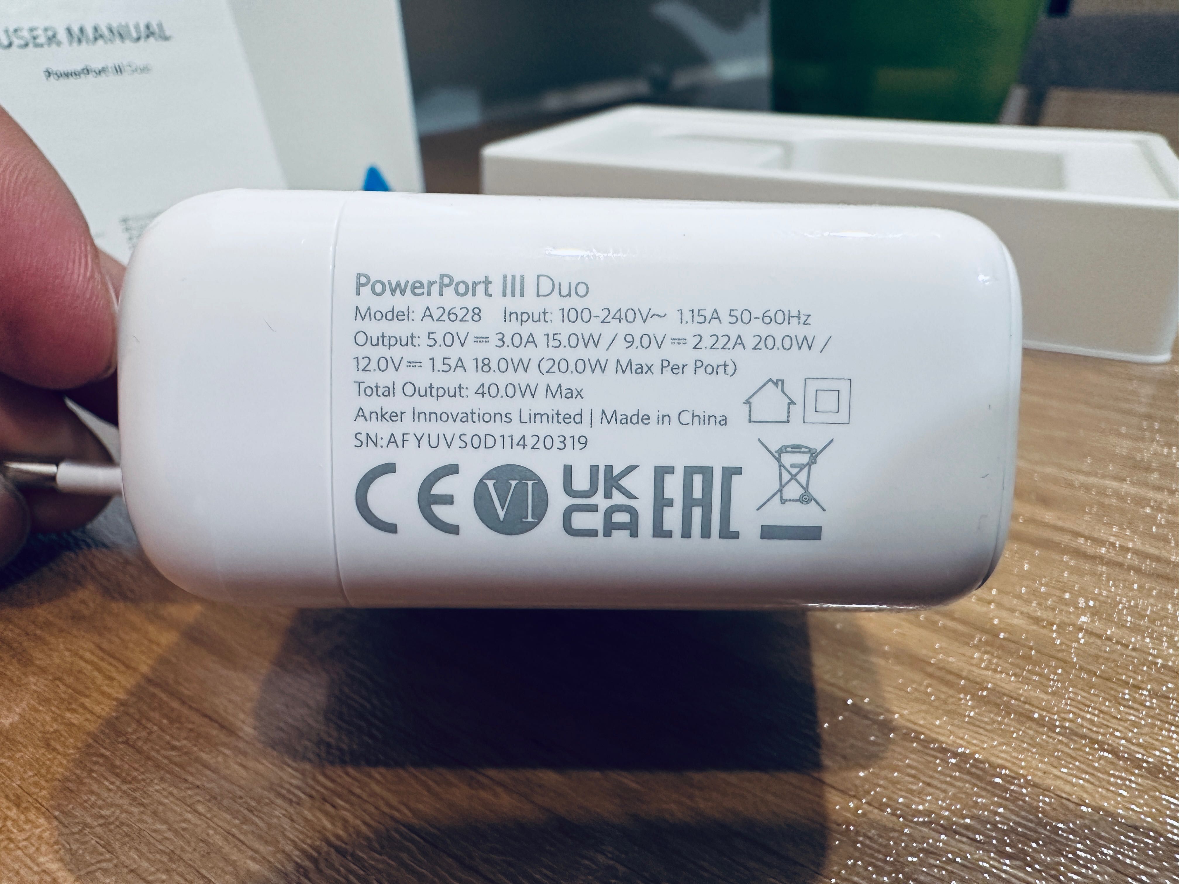 Зарядка Anker PowerPort III Duo