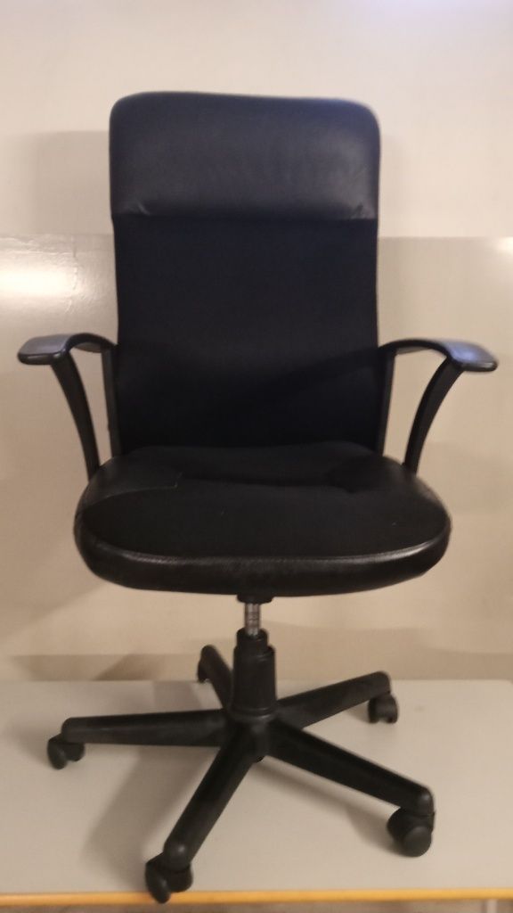 2 Cadeiras escritorio