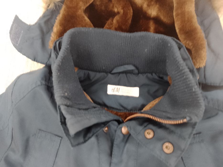 Sprzedam zimową kurtkę z kapturem dla dziecka rozmiar 104 cm firmy H&M