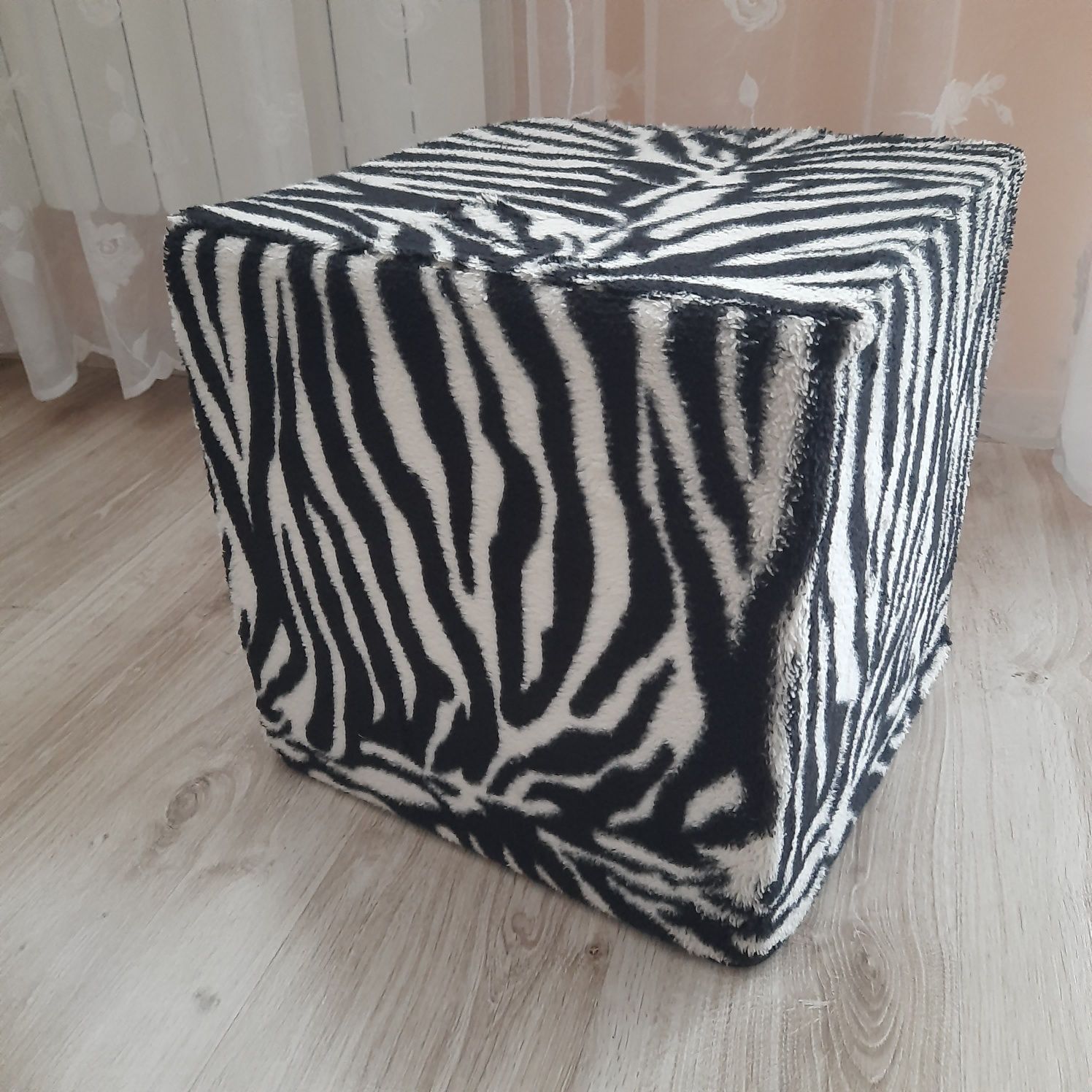 Pufa podnóżek zebra pianka Smukee 40x40