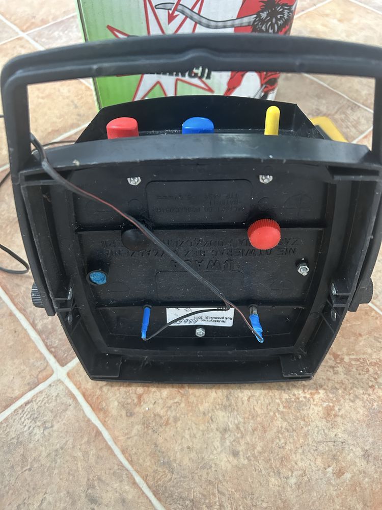 Elektryzator z transformatorem specjalnym