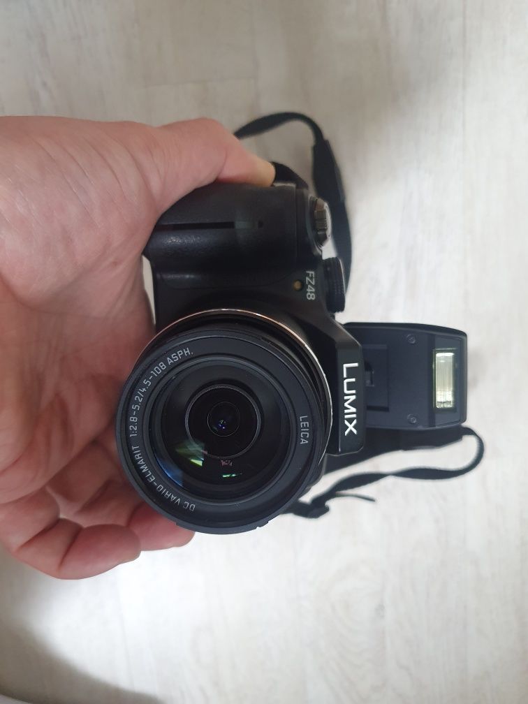 Цифрова фотокамера Panasonic FZ48