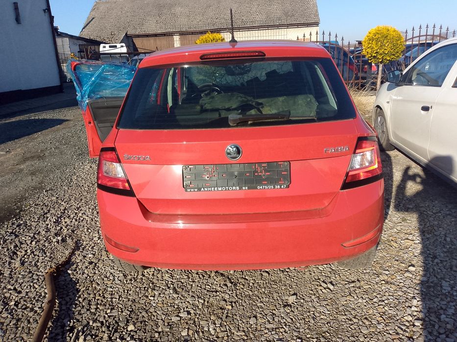 SKODA FABIA III klapa tylna kompletna hatchback 5 drzwi 8151